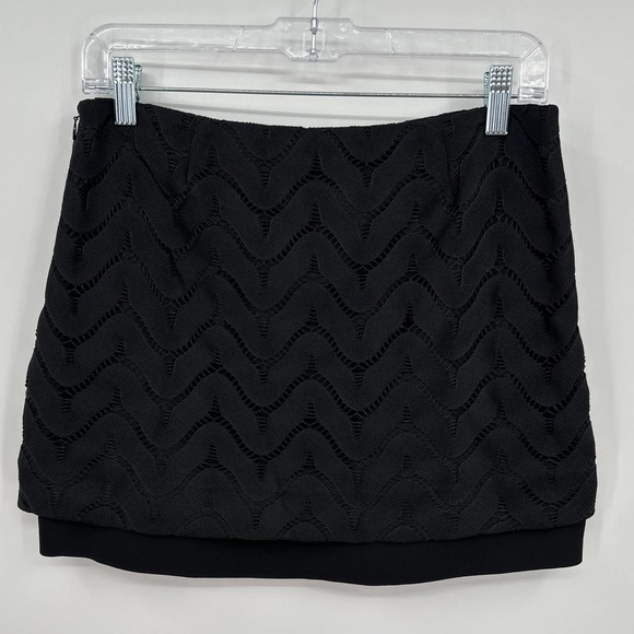 Diane von Furstenberg Elley Mini Skirt Wave Lace Lined Front Pocket Black Size 4 - Picture 3 of 7